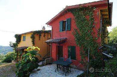 Rustico / Casale di 336 m² con più di 5 locali e b