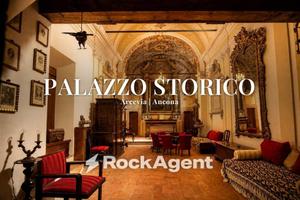Palazzo / Stabile di 288 m² con più di 5 locali a 