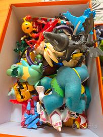 Scatola giochi misti robot e pokemon 