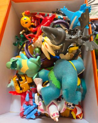 Scatola giochi misti robot e pokemon 
