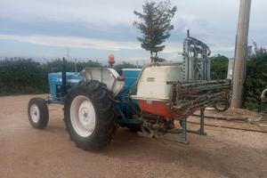 Trattore Ford con botte