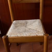 Sedie legno con seduta in vimini.