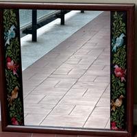 Specchio vintage con ricami a mano