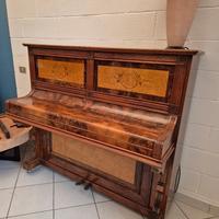 pianoforte a parete