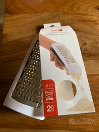 Grattugia con contenitore cm 16