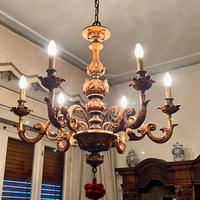 Lampadario classico in legno