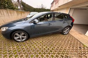 Volvo v40 D2
