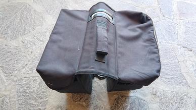 borsa porta caschetto  e oggetti per bicicletta 