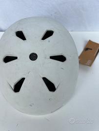 Casco pattinaggio skateboard