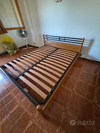 Struttura letto matrimoniale con doghe