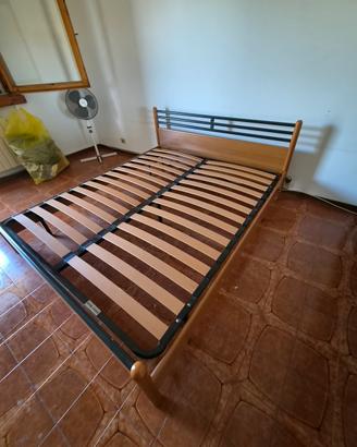 Struttura letto matrimoniale con doghe