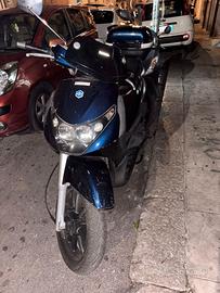 Beverly 250 i