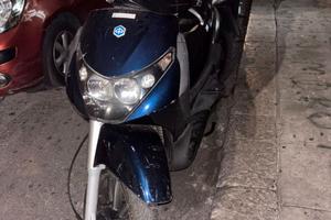 Beverly 250 i