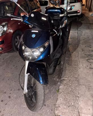 Beverly 250 i