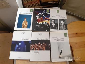 Serie dodici libri di opere da teatro.