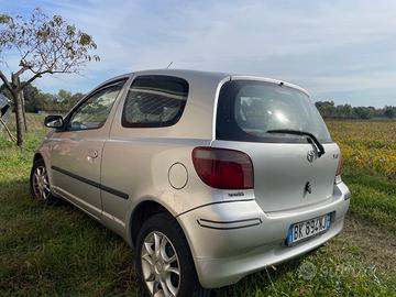 Toyota Yaris 1.0 – Anno 2000, ben tenuta