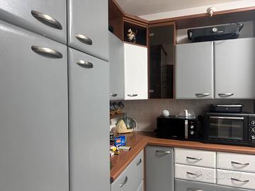 CUCINA COMPLETA IN LEGNO 4,50 per 2,50 circa