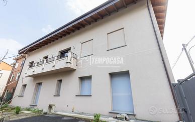 soluzione semindipendente su 2 livelli con giardin