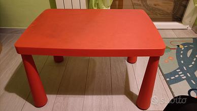 tavolino rosso Ikea in plastica