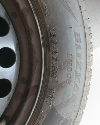 gomme auto con cerchio in ferro