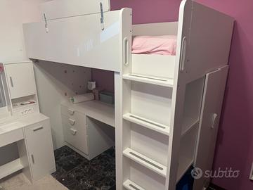 Letto a soppalco bianco con scrivania e armadio