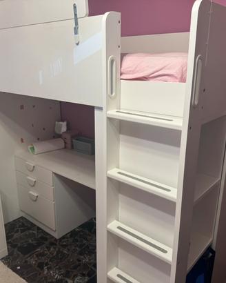Letto a soppalco bianco con scrivania e armadio