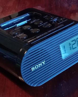 Sveglia Sony con docking station per iPod/iPhone