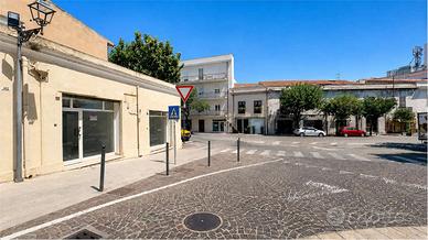 Locale commerciale ristrutturato