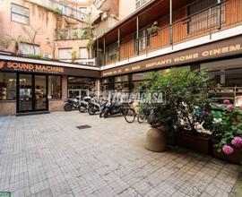 Prestigiosa Soluzione Commerciale di 210 mq
