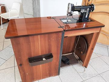 macchina da cucire con mobile