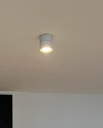Faretto led orientabile da soffitto bianco