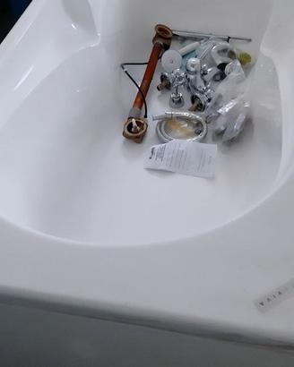 Vasca da bagno completa di accessori