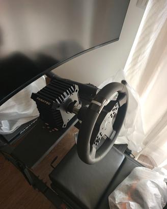 Postazione guida. Fanatec Next Level Thrustmaster