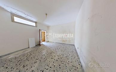 SOLUZIONE INDIPENDETE CON CANTINA E TERRAZZO