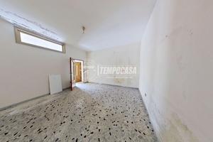 SOLUZIONE INDIPENDETE CON CANTINA E TERRAZZO