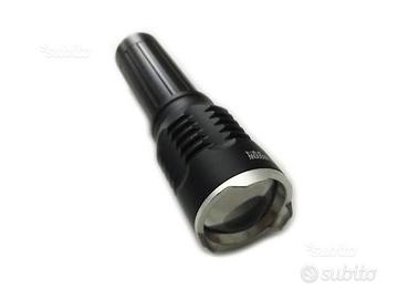 Torcia lampada a led 80000w con attacco e staffa