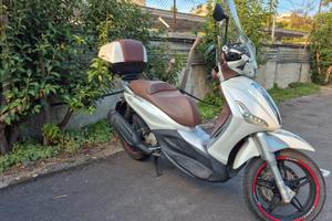 Piaggio Beverly 350 Sport Turing ABS