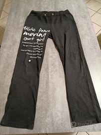 Pantaloni sportivi neri con scritte