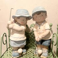 Statue in resina bambini che giocano a golf