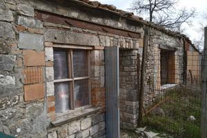 Casolare con terreno e bosco