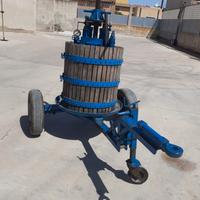 Torchio idraulico per uva da 70 cm con ruote