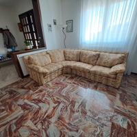 Divano angolare – 20€- RITIRO IMMEDIATO 