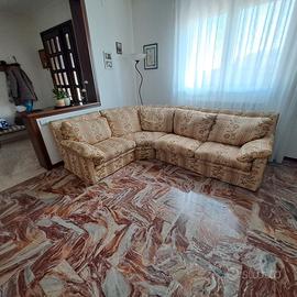 Divano angolare – 20€- RITIRO IMMEDIATO 