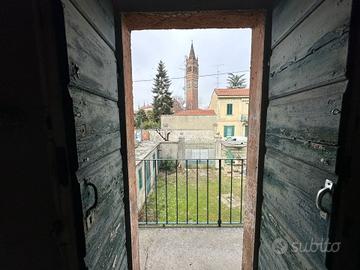 INTERO STABILE CON CANTINE A TREZZO SULL' ADDA!!