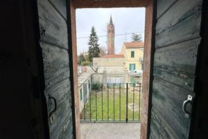 INTERO STABILE CON CANTINE A TREZZO SULL' ADDA!!