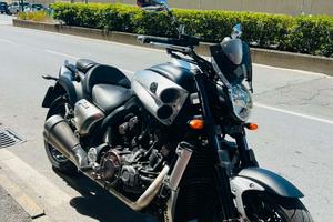 Yamaha VMAX 1700 N VISIBILE SU APPUNTAMENTO