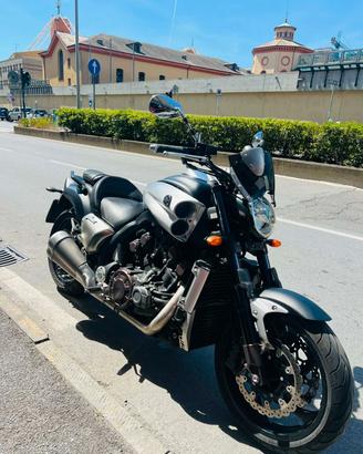 Yamaha VMAX 1700 N VISIBILE SU APPUNTAMENTO