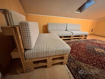 Divano con bancali e sedute