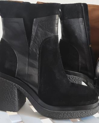 stivaletto in pellee camoscio nero donna