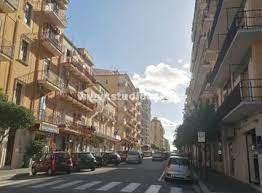 600813 CrotoneCentralissimo Bilocale ristrutturato